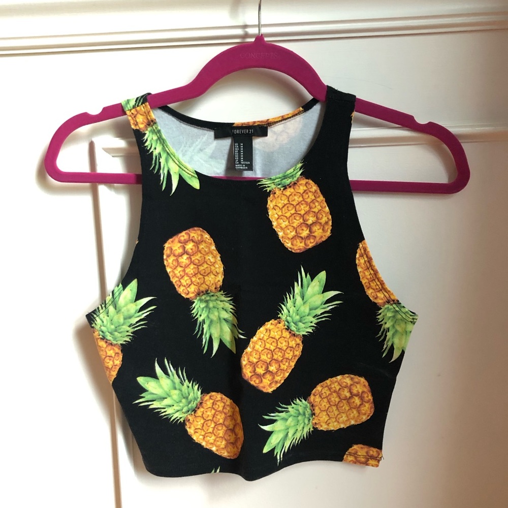 Black pineapple cropped tank top